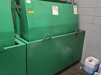 Stalen olietank in lekbak - afbeelding 1 van  6