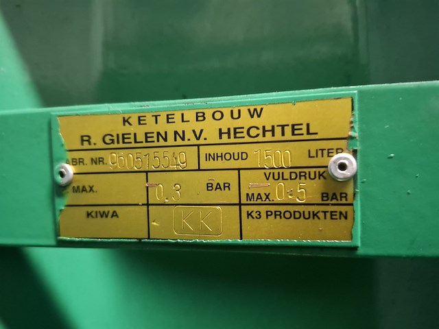 Stalen olietank in lekbak - afbeelding 2 van  6