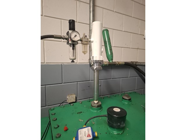 Stalen olietank in lekbak - afbeelding 5 van  6