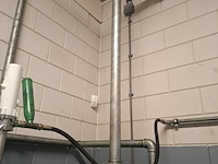 Stalen olietank in lekbak - afbeelding 6 van  6