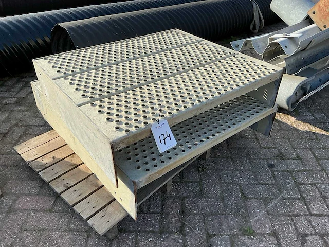 Stalen opstap (2x) - afbeelding 1 van  3