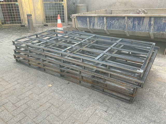 Stalen pallet (5x) - afbeelding 1 van  4