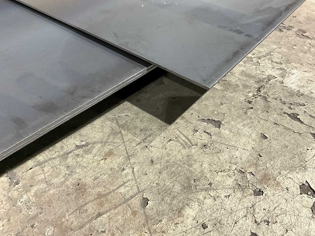 Stalen plaatmateriaal diverse maten en diktes (43x) - afbeelding 1 van  5