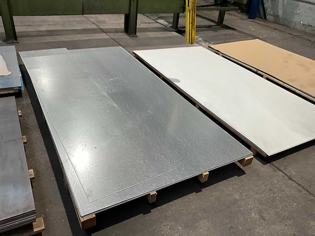 Stalen plaatmateriaal diverse maten en diktes (46x) - afbeelding 2 van  19