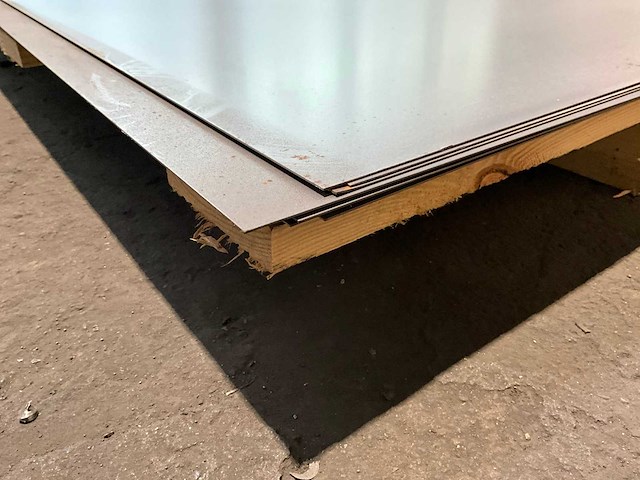 Stalen plaatmateriaal diverse maten en diktes (46x) - afbeelding 10 van  19