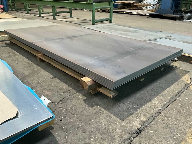 Stalen plaatmateriaal diverse maten en diktes (46x) - afbeelding 15 van  19