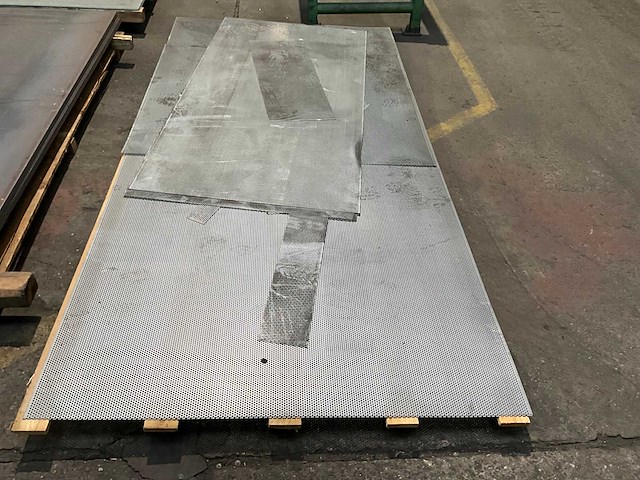 Stalen plaatmateriaal diverse maten en diktes (46x) - afbeelding 19 van  19
