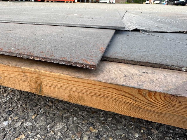 Stalen platen 6mm (300x144/220x150/129x99cm) (3x) - afbeelding 1 van  1