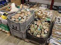 Stalen platkopschroeven in diverse afmetingen op pallet w.o. 4.0x20, 1.6x16, 2.5x10, 3x12 en 3.5x10. - afbeelding 1 van  4