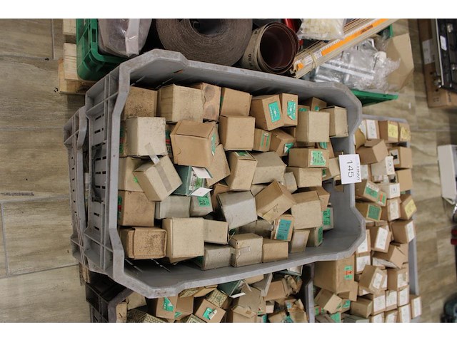 Stalen platkopschroeven in diverse afmetingen op pallet w.o. 4.0x20, 1.6x16, 2.5x10, 3x12 en 3.5x10. - afbeelding 2 van  4