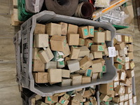 Stalen platkopschroeven in diverse afmetingen op pallet w.o. 4.0x20, 1.6x16, 2.5x10, 3x12 en 3.5x10. - afbeelding 2 van  4