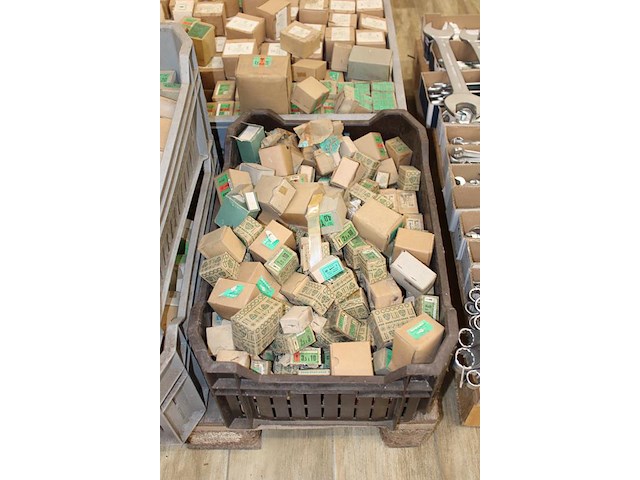 Stalen platkopschroeven in diverse afmetingen op pallet w.o. 4.0x20, 1.6x16, 2.5x10, 3x12 en 3.5x10. - afbeelding 3 van  4