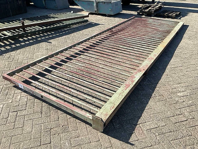 Stalen poort - afbeelding 1 van  4