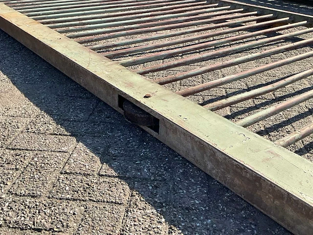 Stalen poort - afbeelding 4 van  4
