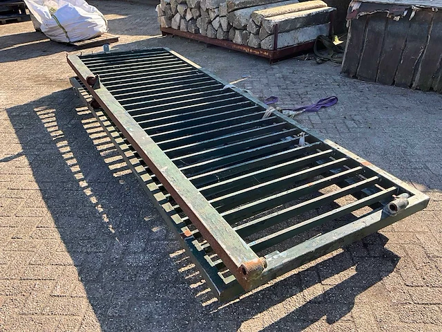 Stalen poort - afbeelding 2 van  2