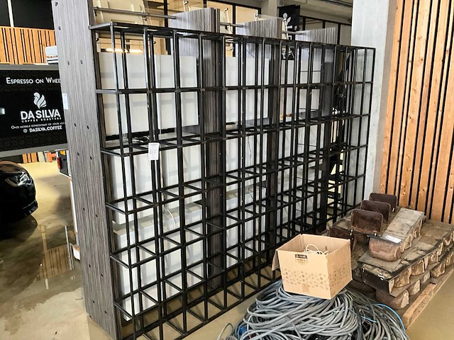 Stalen presentatie rekken voor wijn of decoratie. (5x) - afbeelding 1 van  4