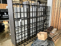 Stalen presentatie rekken voor wijn of decoratie. (5x) - afbeelding 1 van  4