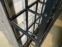 Stalen presentatie rekken voor wijn of decoratie. (5x) - afbeelding 3 van  4