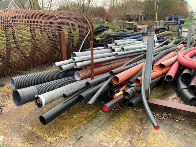 Stalen rek met inhoud - afbeelding 4 van  4