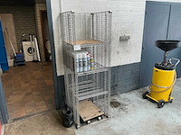 Stalen rek met remmenreiniger - afbeelding 1 van  3