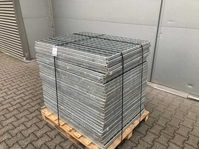 Stalen roostervloer 1100x850mm (32x) - afbeelding 1 van  3