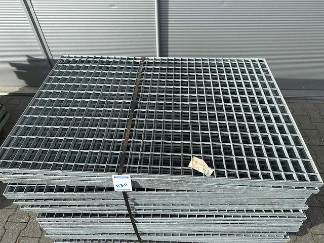 Stalen roostervloer 1340x880mm (33x) - afbeelding 1 van  3