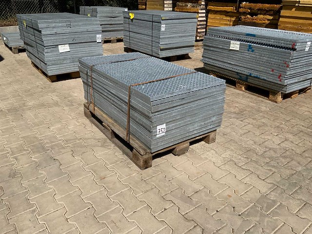 Stalen roostervloer 1350x730x40mm (12x) - afbeelding 1 van  6