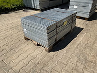 Stalen roostervloer 1350x730x40mm (12x) - afbeelding 2 van  6