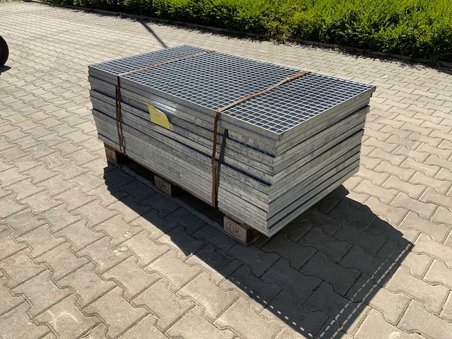 Stalen roostervloer 1350x730x40mm (12x) - afbeelding 3 van  6