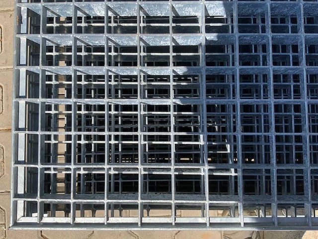 Stalen roostervloer 1350x730x40mm (12x) - afbeelding 6 van  6