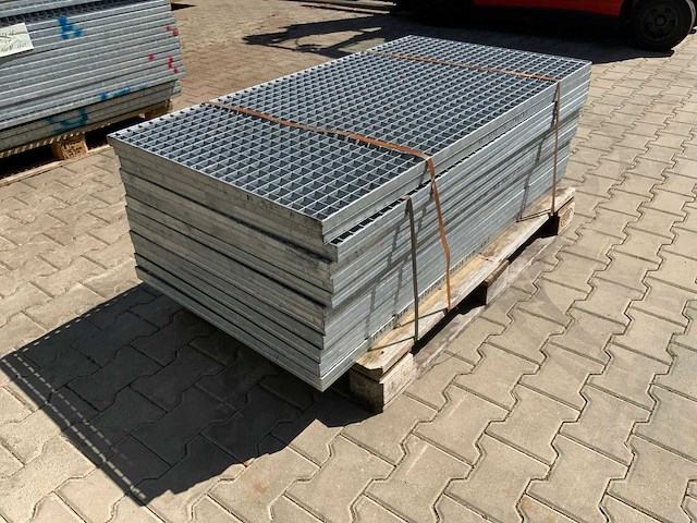 Stalen roostervloer 1350x730x40mm (12x) - afbeelding 4 van  6