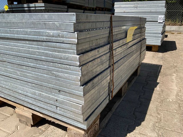 Stalen roostervloer 1350x730x40mm (12x) - afbeelding 5 van  6