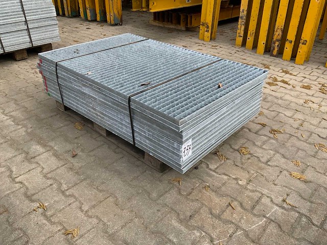 Stalen roostervloer 1400x880mm (11x) - afbeelding 1 van  7