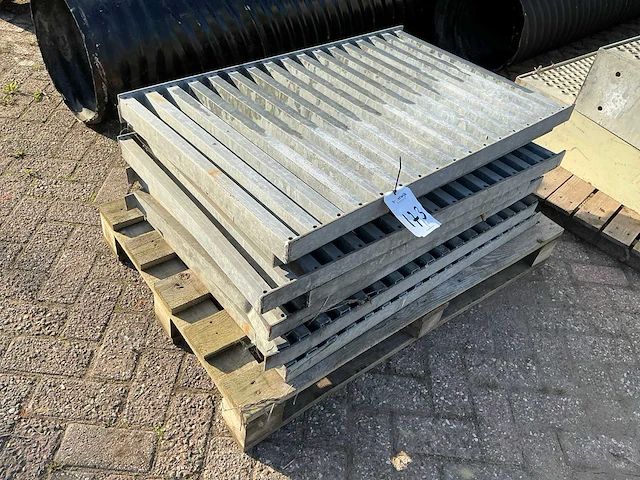 Stalen roostervloer (7x) - afbeelding 1 van  3
