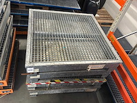 Stalen roostervloer met opvangbak (4x) - afbeelding 2 van  2