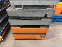 Stalen roostervloer met opvangbak (5x) - afbeelding 7 van  7