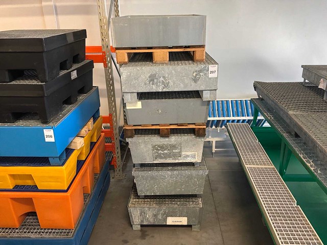 Stalen roostervloer met opvangbak (6x) - afbeelding 2 van  8