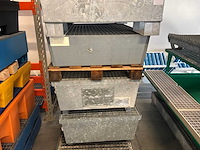 Stalen roostervloer met opvangbak (6x) - afbeelding 5 van  8