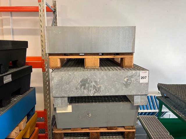 Stalen roostervloer met opvangbak (6x) - afbeelding 6 van  8