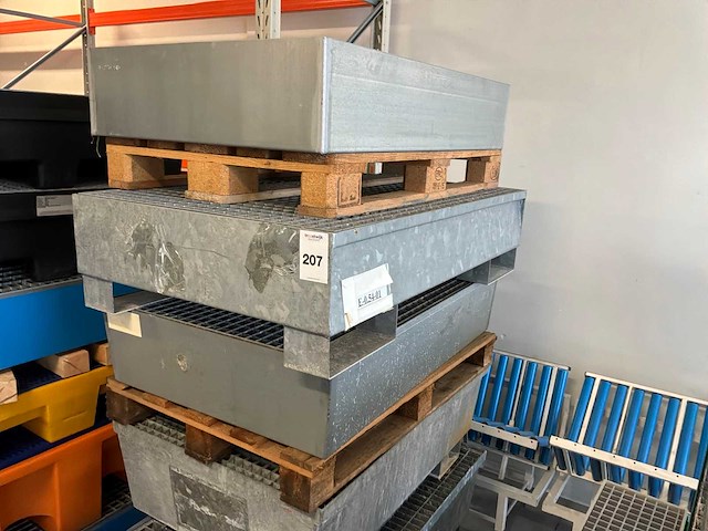 Stalen roostervloer met opvangbak (6x) - afbeelding 8 van  8