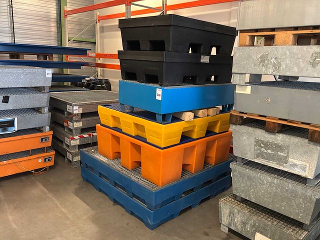 Stalen roostervloer met opvangbak (7x) - afbeelding 1 van  5