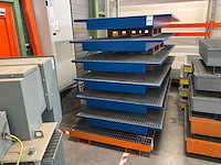 Stalen roostervloer met opvangbak en stelling (9x) - afbeelding 2 van  9