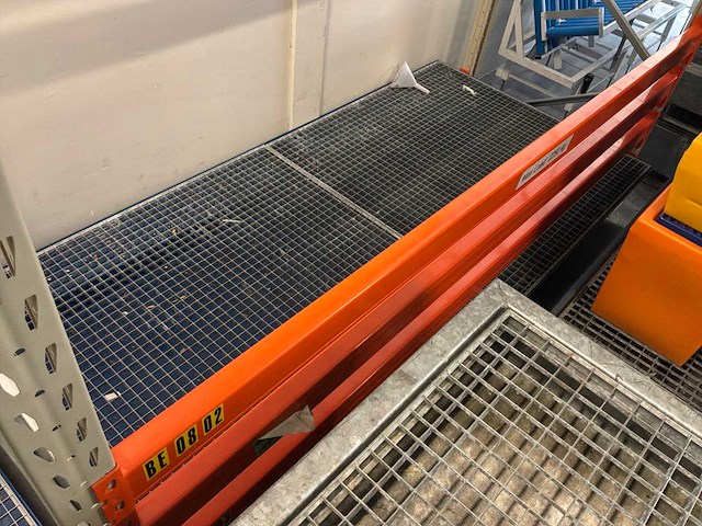 Stalen roostervloer met opvangbak en stelling (9x) - afbeelding 5 van  9