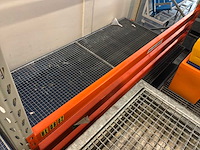 Stalen roostervloer met opvangbak en stelling (9x) - afbeelding 5 van  9