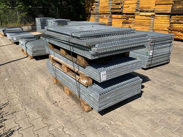 Stalen roostervloer mix 1670x780mm (20x) - afbeelding 1 van  5