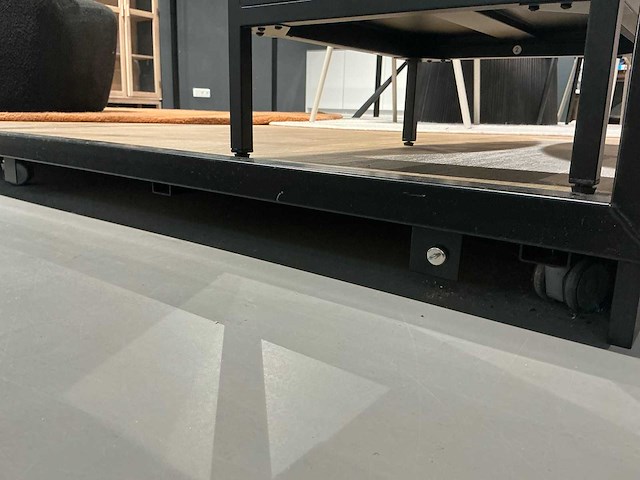 Stalen showroom paviljoen open - afbeelding 4 van  5