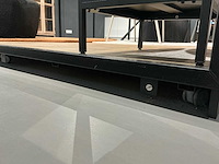 Stalen showroom paviljoen open - afbeelding 4 van  5