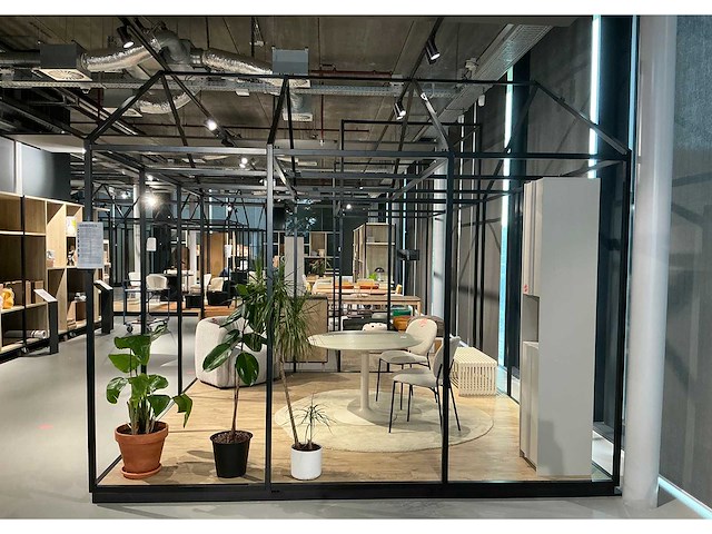 Stalen showroom paviljoen open - afbeelding 2 van  5