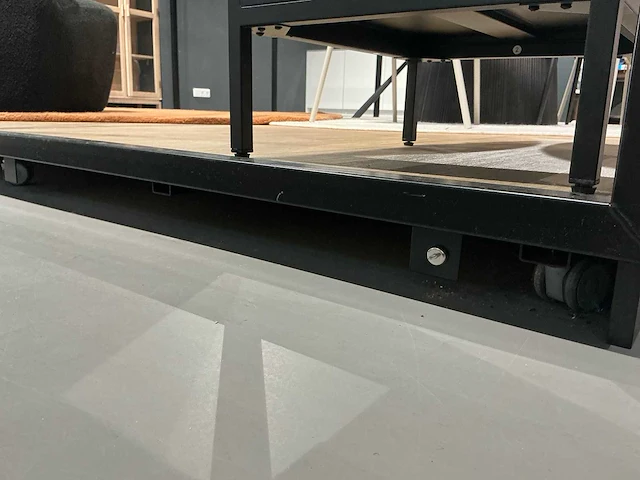 Stalen showroom paviljoen open - afbeelding 4 van  5