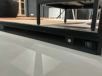 Stalen showroom paviljoen open - afbeelding 4 van  5